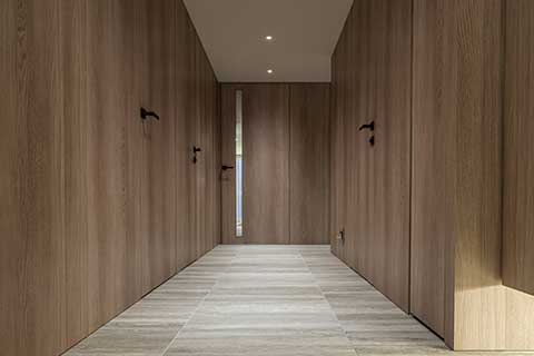 ジェイパーク学芸大学II ■廊下は両面木目調の壁パネル