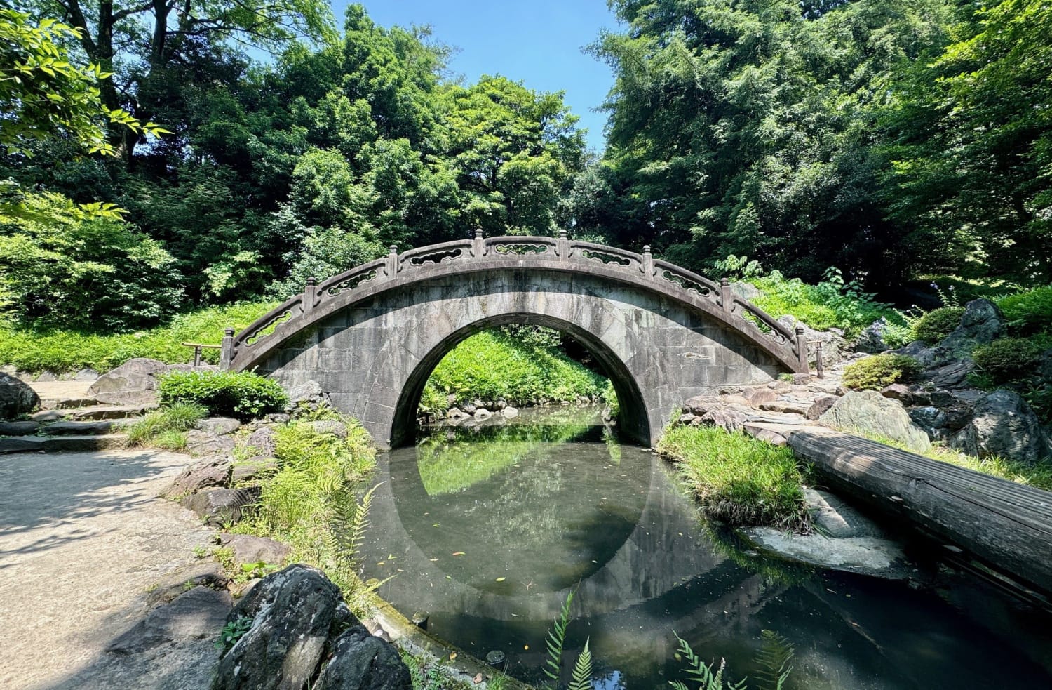 小石川後楽園 円月橋（史跡名勝天然記念物）（徒歩30分/約2,350m）