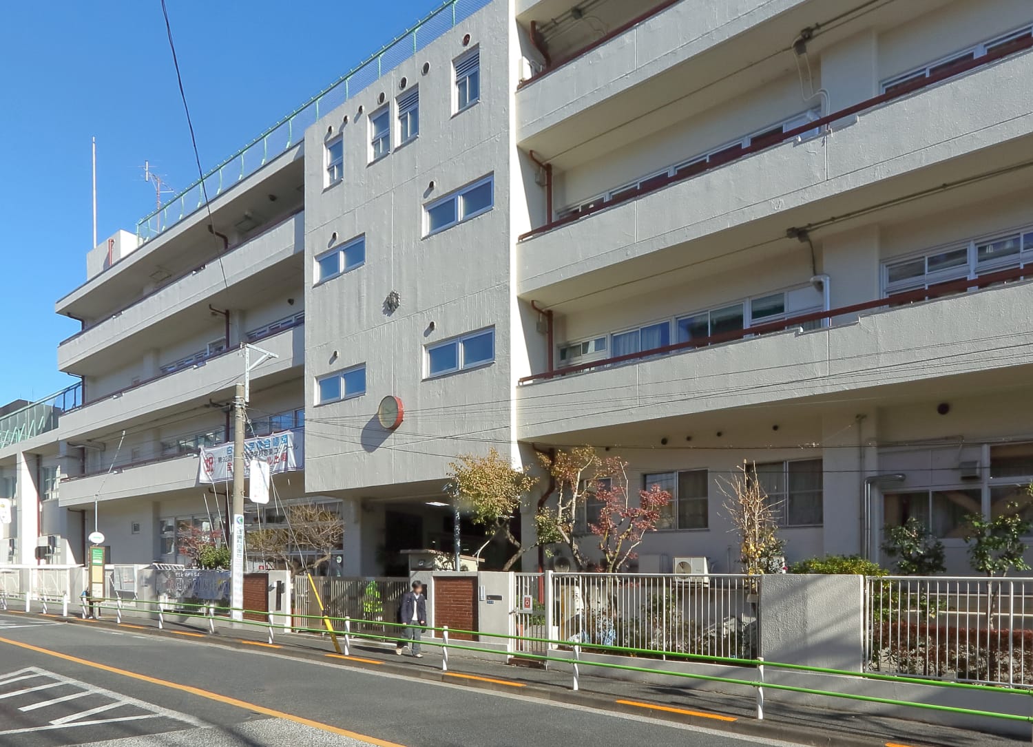 港区立白金小学校（徒歩10分/約750m）